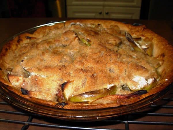 Don's Crumbly Top Apple Pie