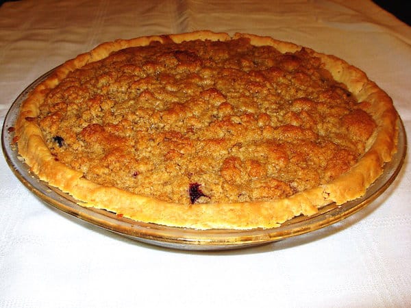Single-Crust Crumbly Top Blueberry Pie.