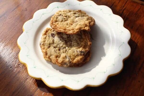Amazing. Awesome. The BEST Gluten Free Chocolate Chip Cookies Recipe. #glutenfreechocolatechipcookies #chocolatechipcookierecipe #recipeideashop #glutenfree #cookies