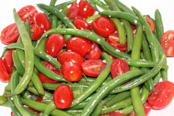 Green Bean Tomato Salad. Tomatoes. Green Beans. Garlic. Vinaigrette. What's not to love?