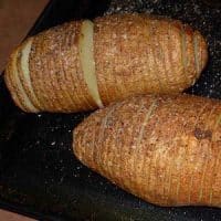 Hasselback Baked Potatoes. Simply yum.
