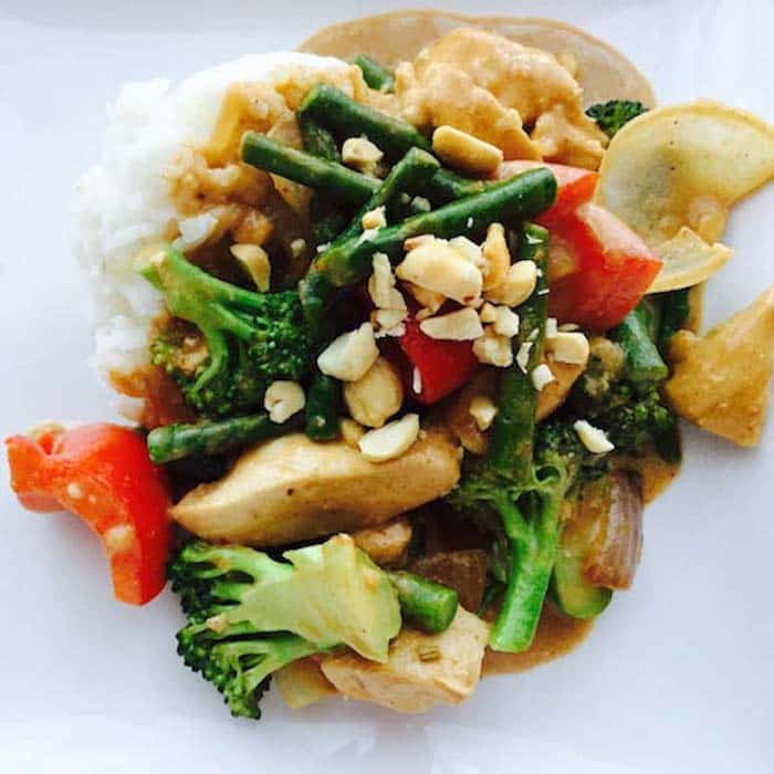 Peanut Chicken Stir Fry with creamy peanut sauce is SO scrumptious.