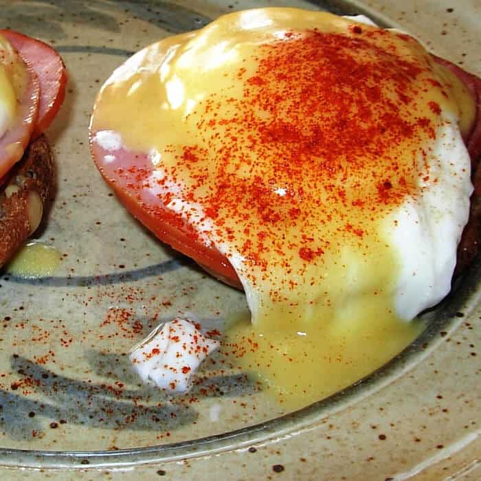 Easy Eggs Benedict Recipe with Hollandaise Sauce