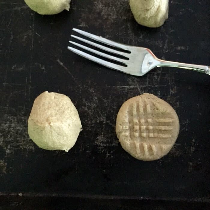 Use a fork to make a crisscross pattern while flattening the cookie.