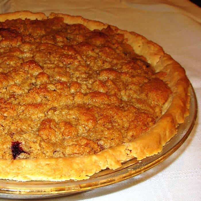 Single-Crust Crumbly Top Blueberry Pie