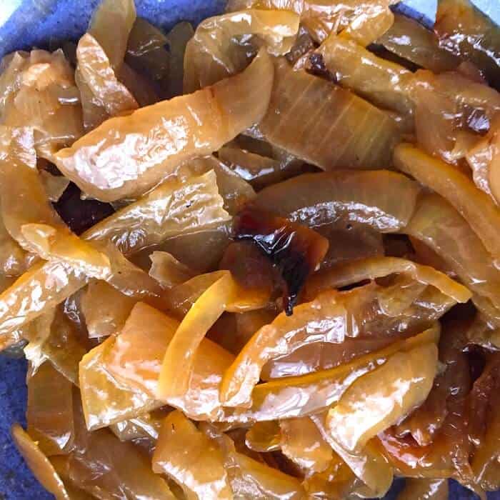 Don't these Slow Cooker Caramelized Onions look amazing?
