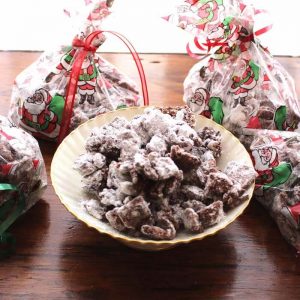 Puppy Chow Cookies make great gifts.