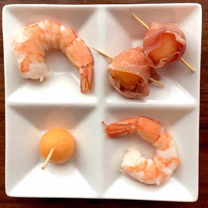 What a simply delightful summer hors d'oeuvres platter. Melon, shrimp, and prosciutto wrapped cantaloupe.
