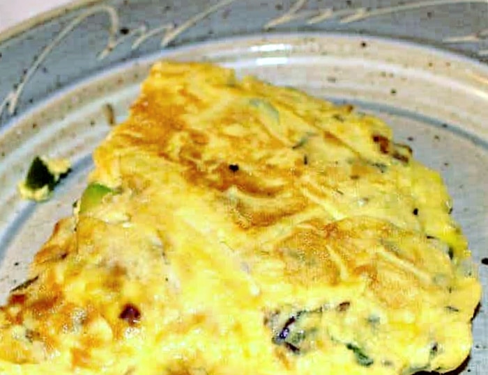 how to make a smoked salmon omelet