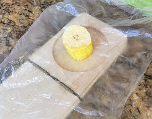 Cover the patacones press with plastic or parchment paper to prevent sticking. Squish them.