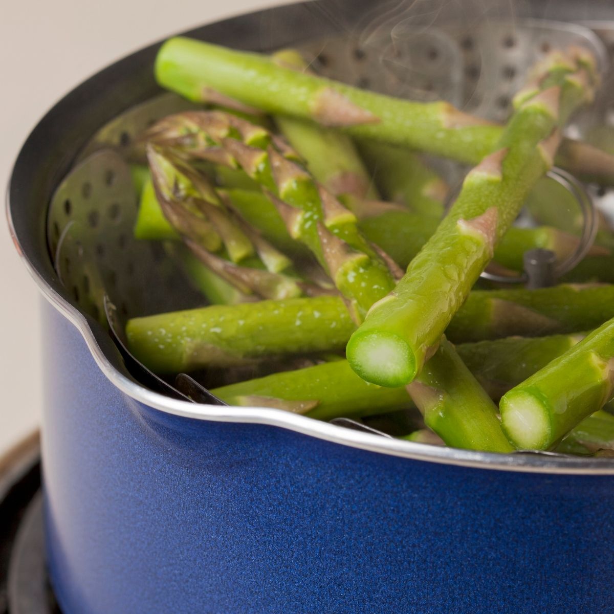 steaming asparagus
