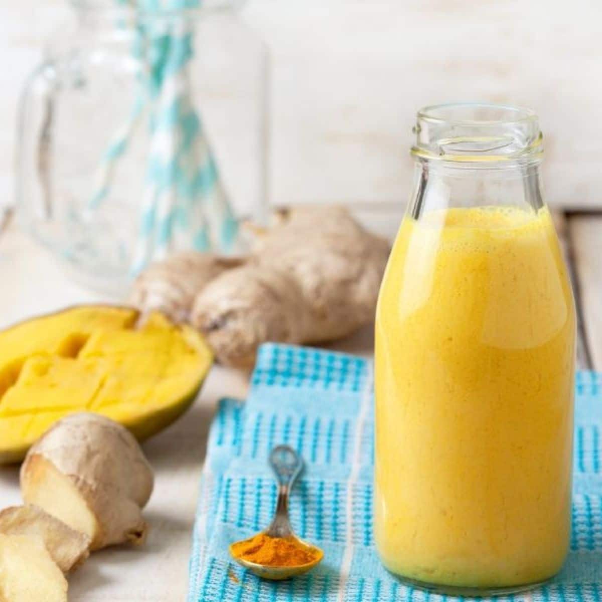 mango, ginger and turmeric smoothie