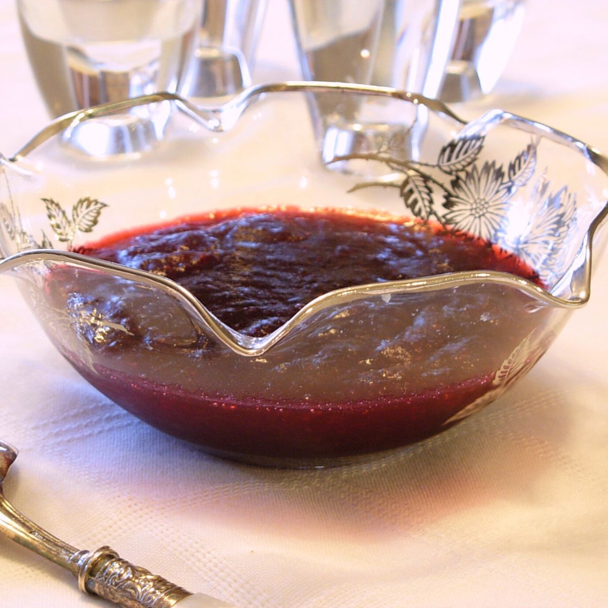 pretty glass bowl with cranberry sauce