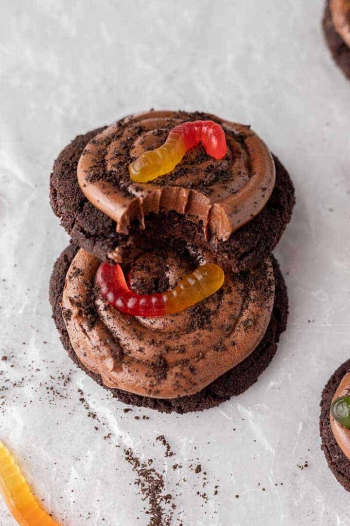 Crumbl-dirt-cake-cookies