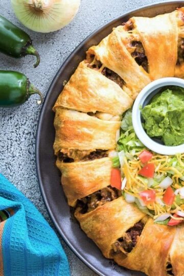 make a taco ring with taco seasoning and ground beef
