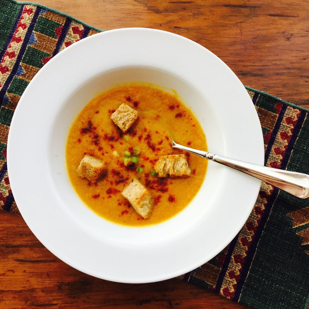 Carrot and cauliflower soup sprinkled with smoked paprika. 