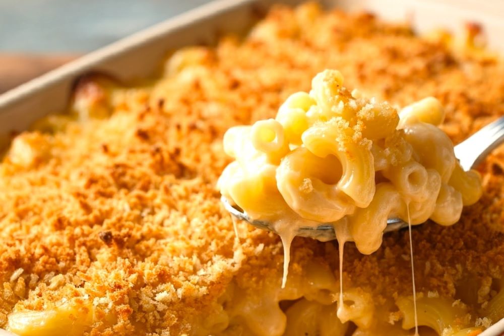 baked three cheese macaroni and cheese with crumb topping