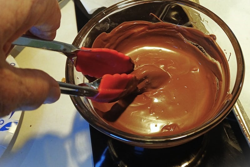 dipping peanut butter crackers in chocolate