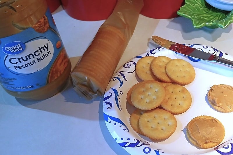 how to make chocolate covered Ritz crackers with peanut butter 