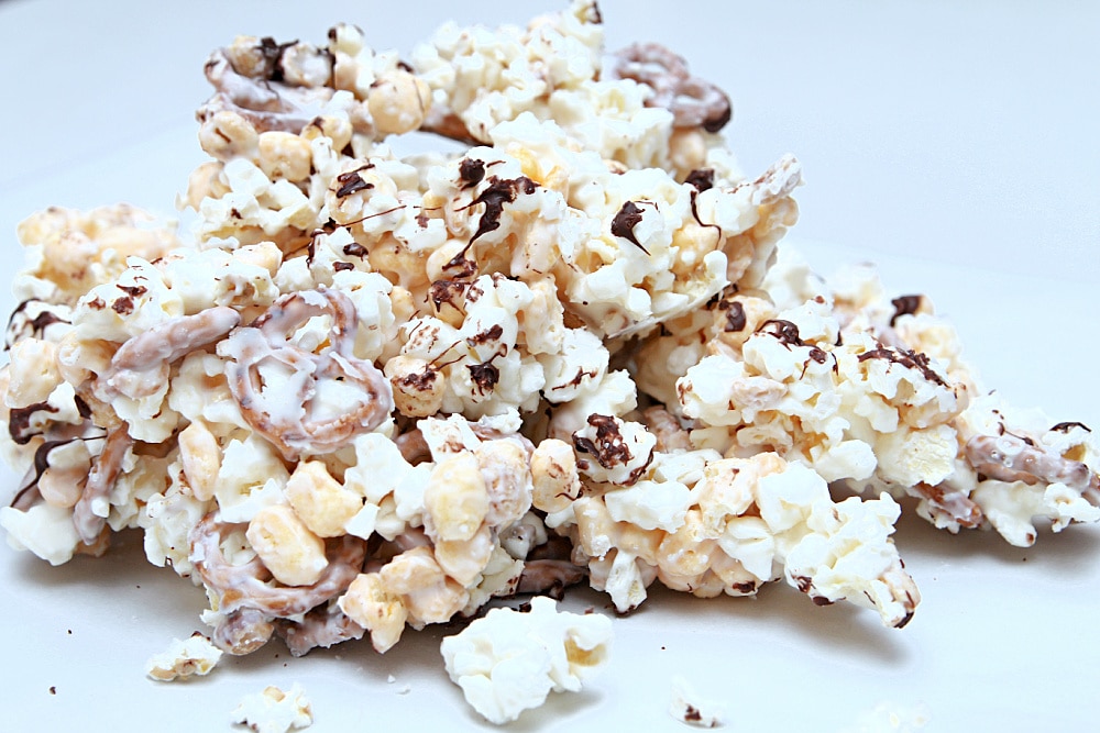 how to make popcorn and pretzels covered with vanilla almond bark