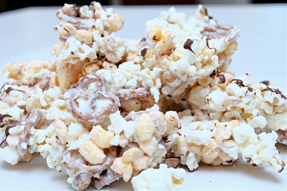 how to make snow flurry candy with popcorn and almond bark