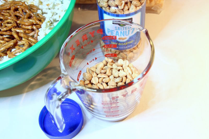 how to make white chocolate covered popcorn with peanuts