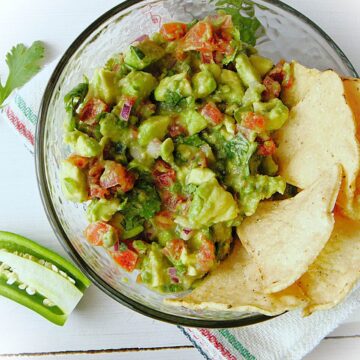 how to make homemade chunky spicy guacamole