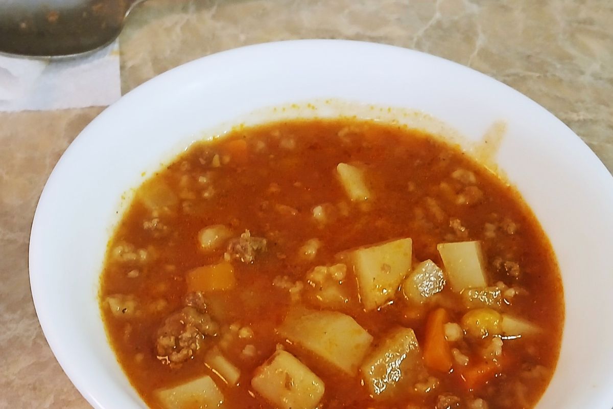 how to make homemade vegetable soup with this easy adjustable recipe