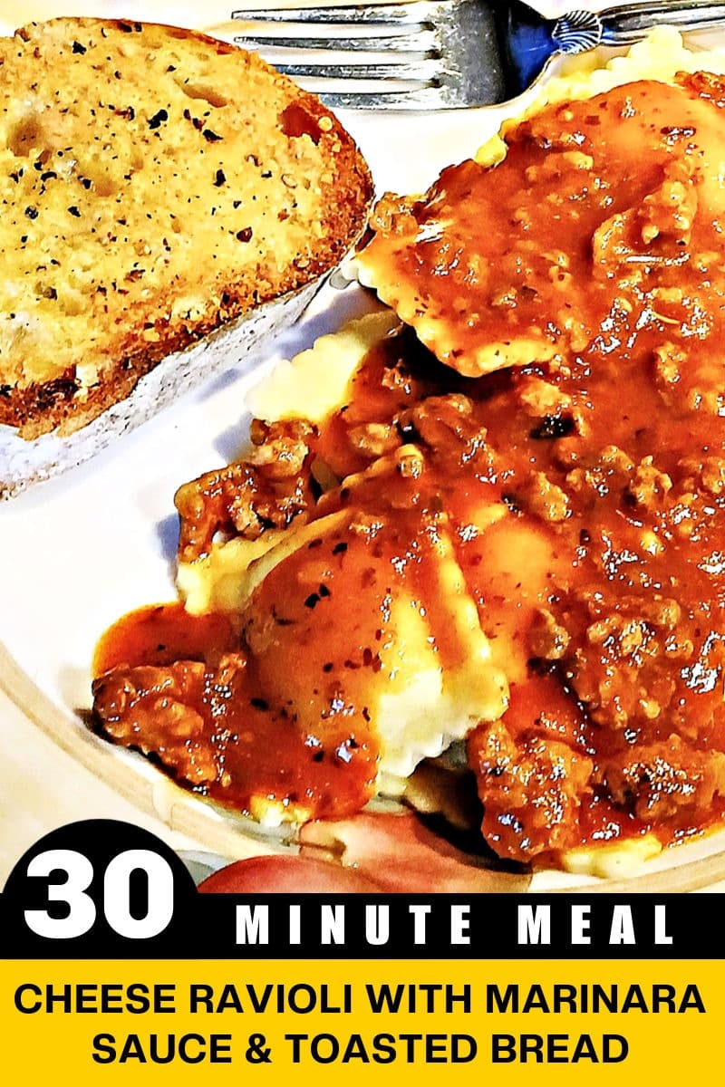 How to make ravioli with marinara sauce and garlic bread on the side.