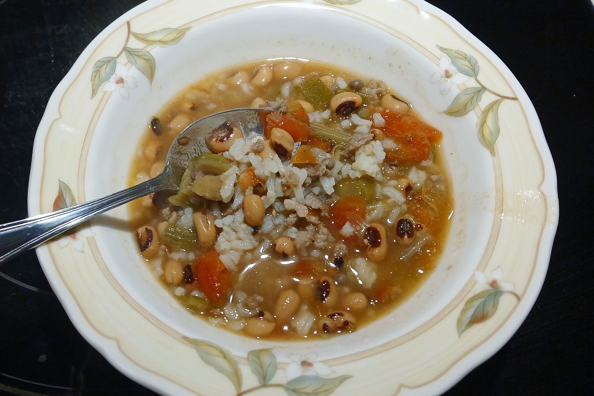 hoppin' john soup with blackeyed peas and rice