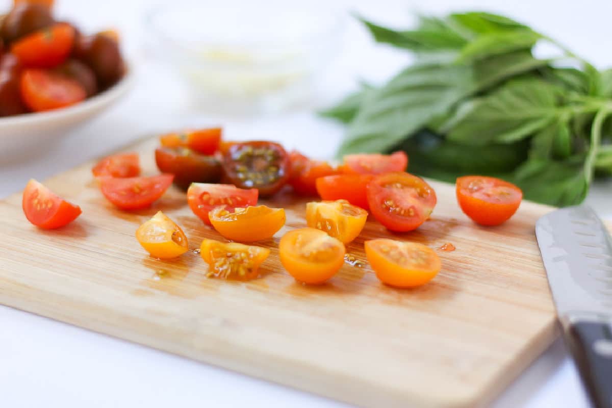 slicing tomatoes