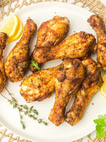 square feature image with air fryer chicken drumsticks