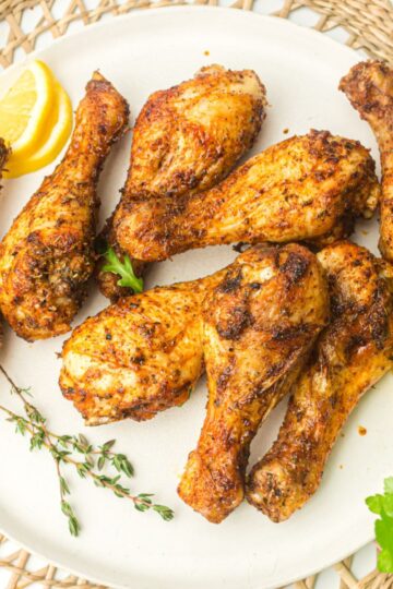 square feature image with air fryer chicken drumsticks