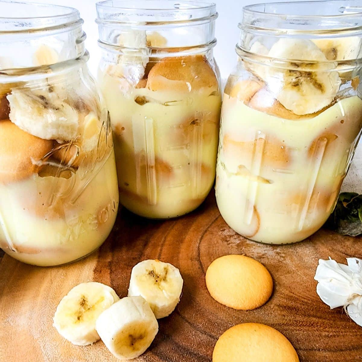 3 banana pudding mason jars