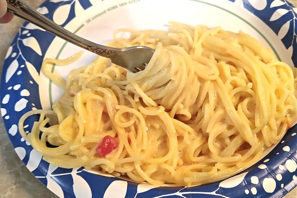 how to make spaghetti with Rotel and Velveeta for a comfort dish of Cheesy Spaghetti