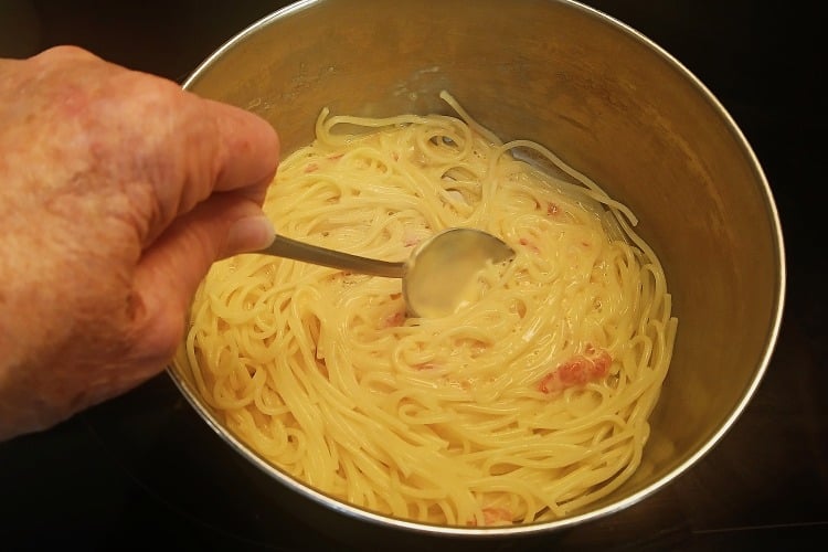 how to make spaghetti with cheese sauce