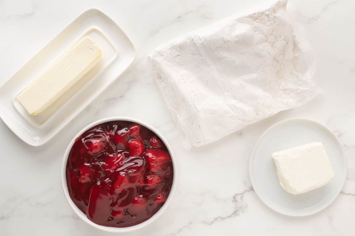 Strawberry Dump Cake ingredients