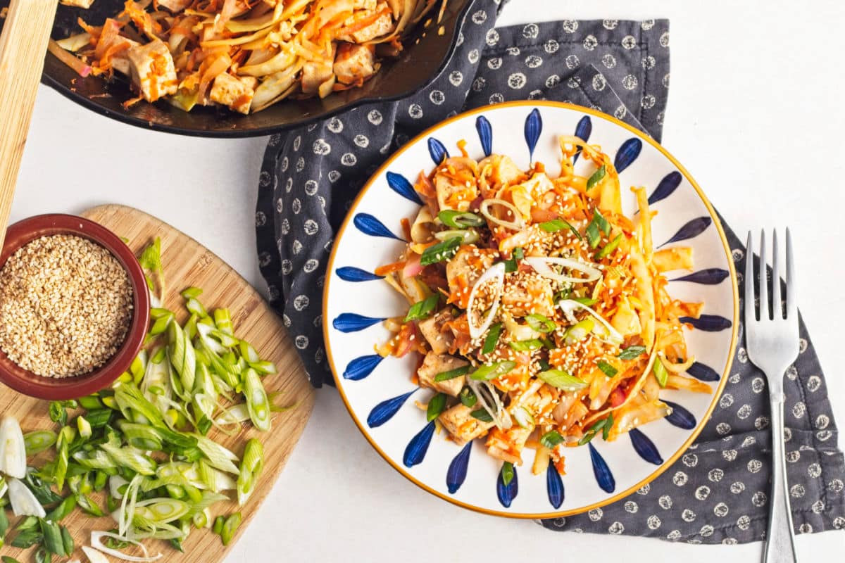 vegan egg roll bowl with sessame seeds and green onions